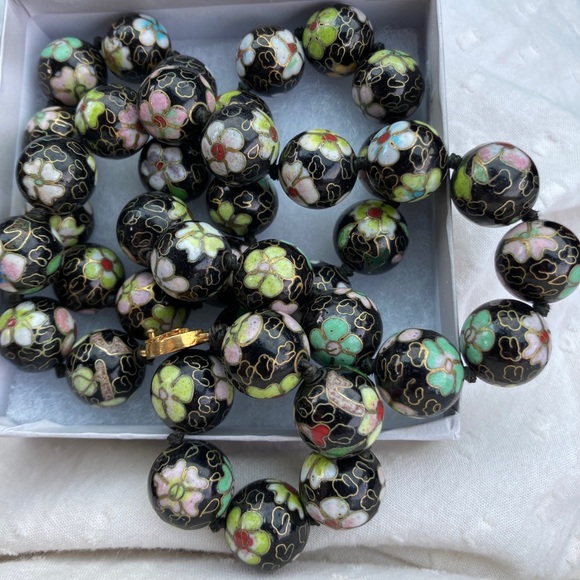 Vintage 1940s Cloisonné Black Ball Chain Knotted. Beautiful 🤩 - Picture 4 of 10